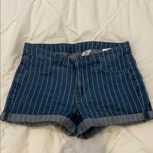 adorable h&m striped jean shorts!!